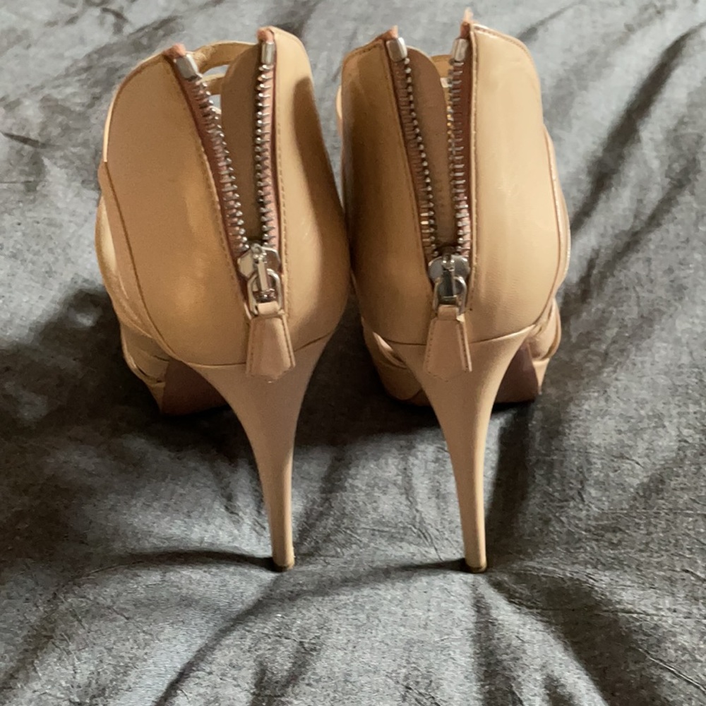 PRADA size 39. Leather. Made in Italy. Pictures tell it all - Picture 7 of 13